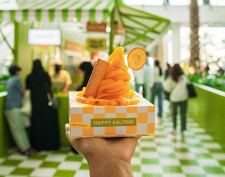 Salt Summer Market pop-up design by Studio Königshausen. A fruity and immersive brand experience. Our design ethos revolves around authenticity and community connection. 